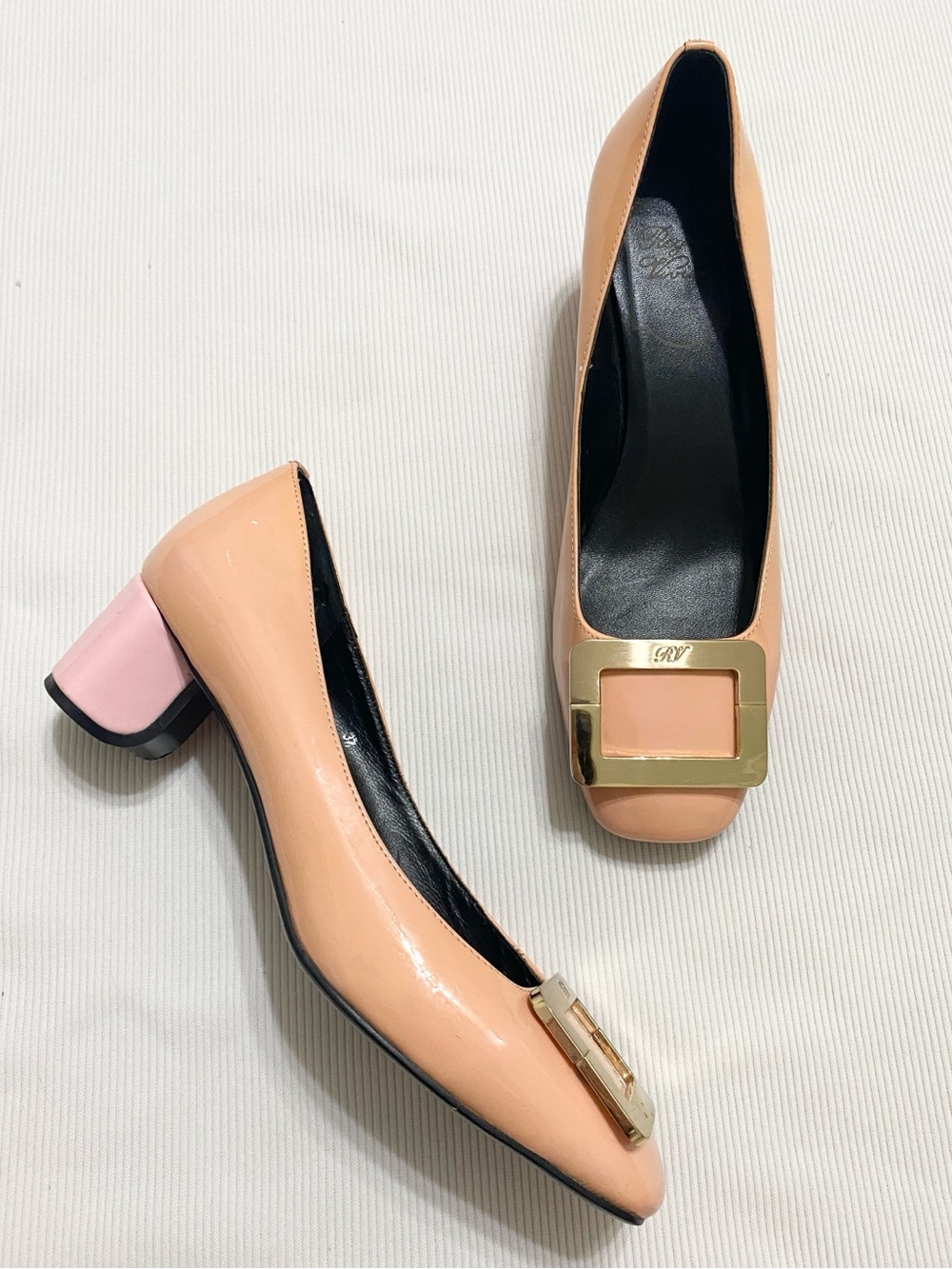 Roger Vivier Paris Trompette Patent Leather Buckle Pumps Kitten Heel Coral Pink